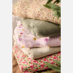 Quilt - Rosa med havens blomster