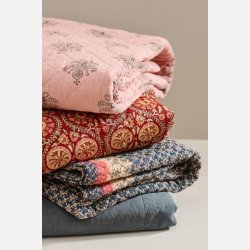 Quilt rosa med m�rkegr�t blokm�nster
