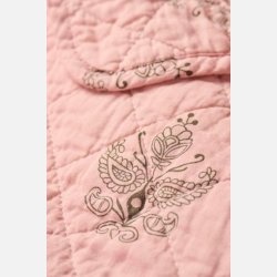 Quilt rosa med m�rkegr�t blokm�nster