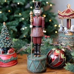 No&euml;l Spilled�se med n�ddekn�kker - Cherry