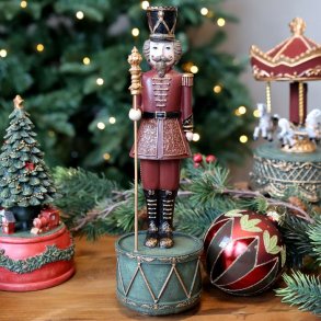 No&euml;l Spilled�se med n�ddekn�kker - Cherry