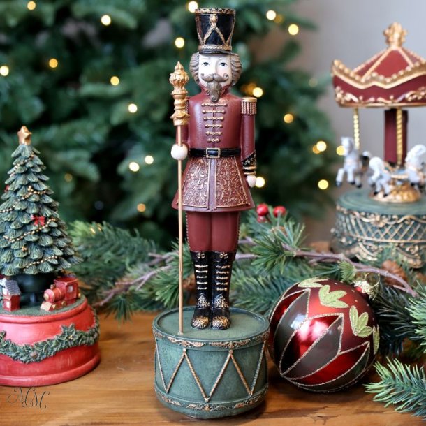 No&euml;l Spilled�se med n�ddekn�kker - Cherry