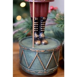 No&euml;l Spilled�se med n�ddekn�kker - Cherry