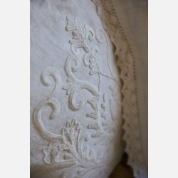 Pudebetr�k med broderi - White