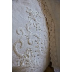Pudebetr�k med broderi - White